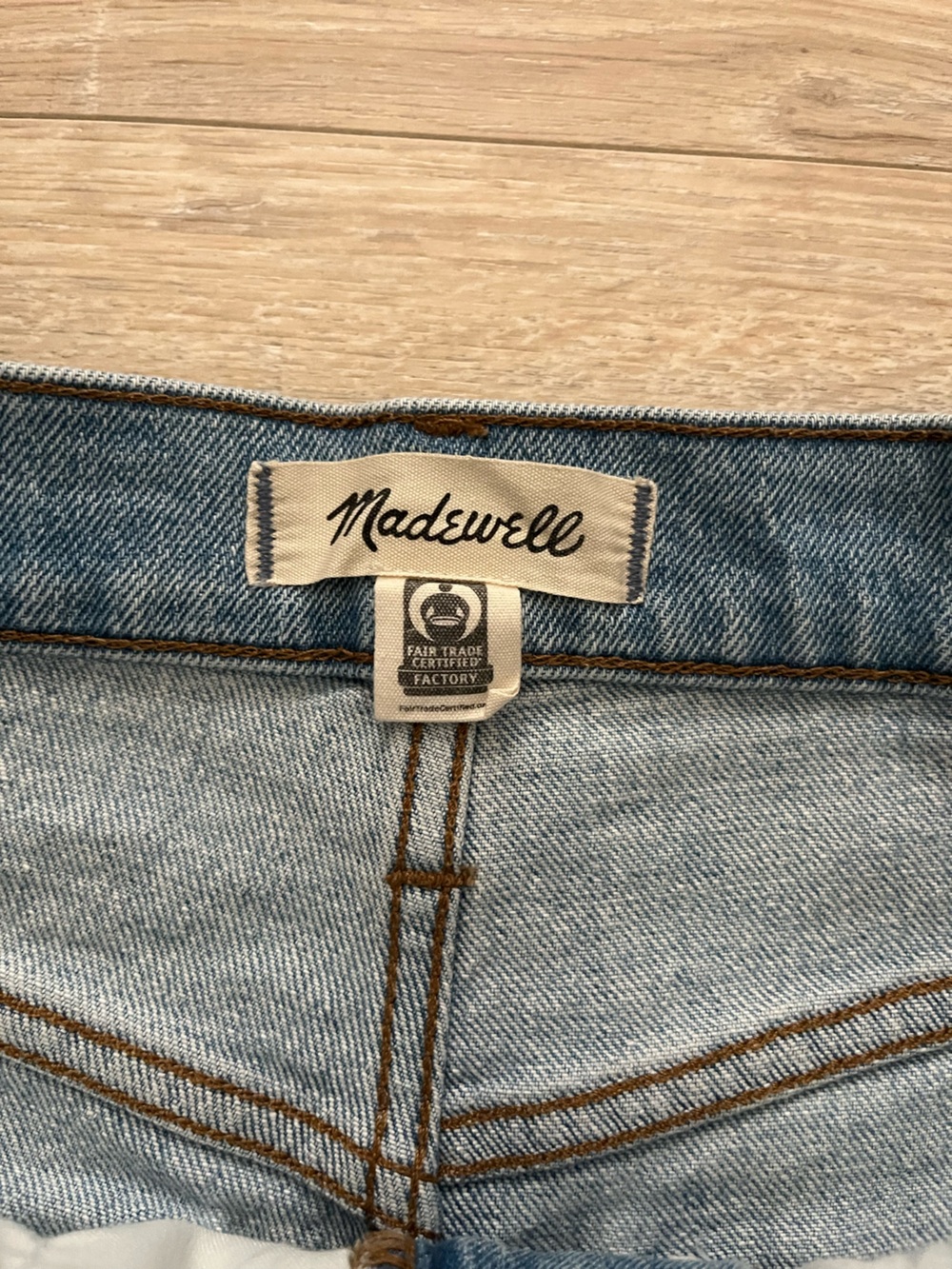 Madewell Women’s The Perfect Vintage Mid-Length Jean Short in Wainfleet Wash 26 - Picture 4 of 9